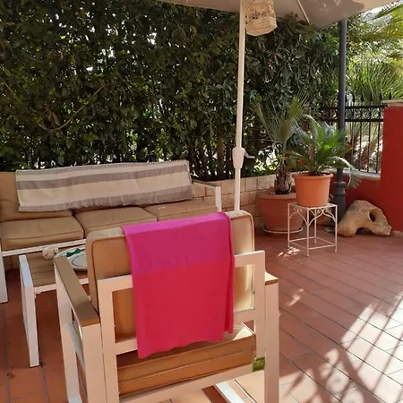 La Casa Delle Palme Πανσιόν Μόντικα